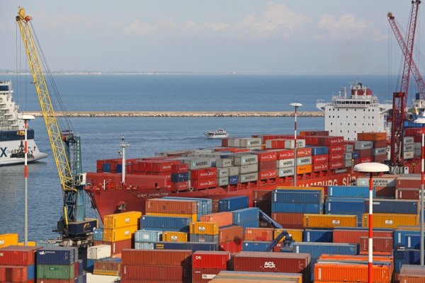 Włochy: W Salerno demonstranci blokowali wjazd do portu ciężarówkom izraelskiej firmy Z...