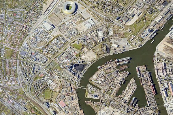 Nocne utrudnienia w ruchu w Gdańsku z powodu transportu ponadgabarytowego, także w pobl...