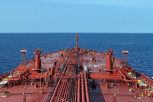 Wzrost cen ropy w USA; Angola wychodzi z OPEC; znaczenie tankowców