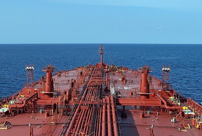 Wzrost cen ropy w USA; Angola wychodzi z OPEC; znaczenie tankowców