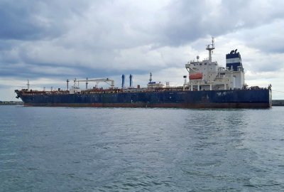 Nietypowa dostawa w porcie Gdynia - 38 tys. ton oleju napędowego i …dwóc...
