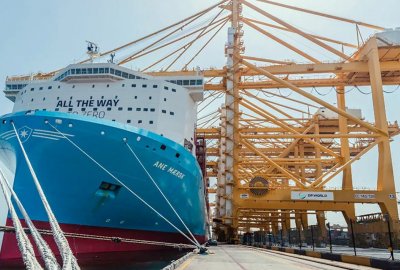 Ane Maersk, pierwszy na świecie napędzany metanolem kontenerowiec przypł...