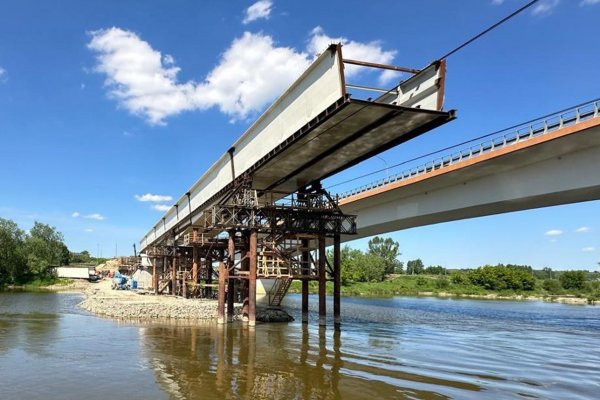 Rozpoczął się montaż 100-metrowej konstrukcji nowego mostu na Wiśle