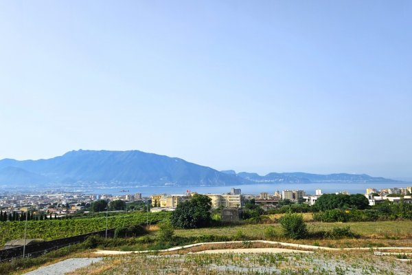 Włochy: Strzały i wybuch paniki na plaży na południu kraju