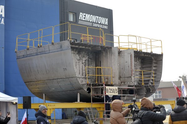 Położenie stępki pod budowę piątego niszczyciela min typu Kormoran