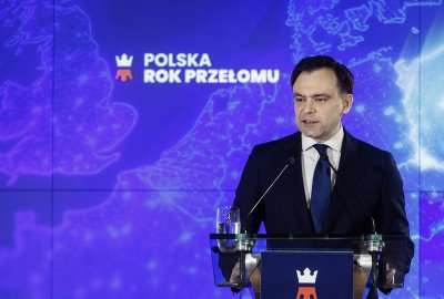 Minister Andrzej Domański. Fot. KPRM Polska musi przyspieszyć rozwój transportu, łączącego kolej, drogi i żeglugę morską...