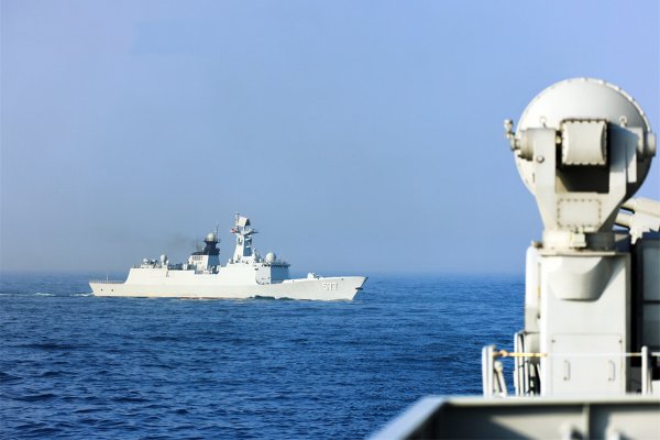 Na Morzu Południowochińskim manewry z użyciem ostrej amunicji z udziałem Rosjan