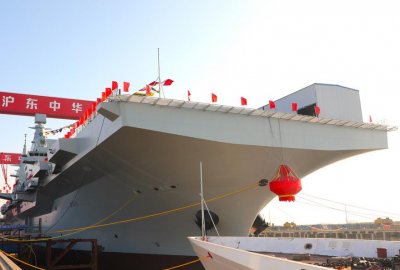 Okręt desantowy Syczuan. Fot. Xinhua/Li Yun W Chinach zwodowano okręt nowej generacji