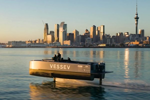 Szybki lot ponad falami… 