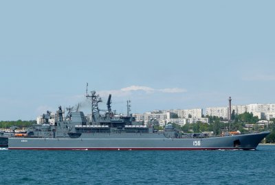 Ukraina: uderzyliśmy w dwa rosyjskie okręty desantowe w Sewastopolu