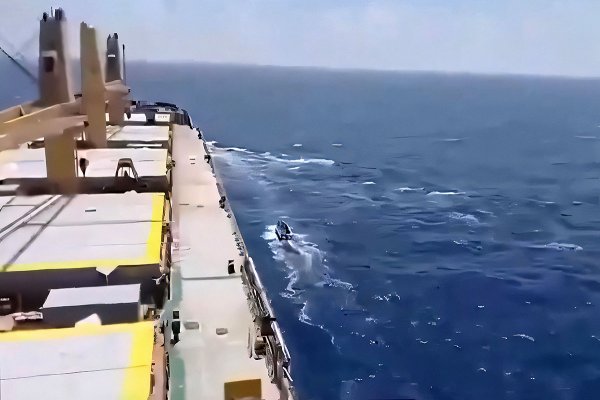 Bangladeski masowiec z 23-osobową załogą porwany u wybrzeży Somalii