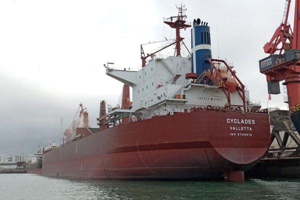 Masowiec uszkodzony u wybrzeży Jemenu w drugim w ciągu tygodnia ataku Huti 