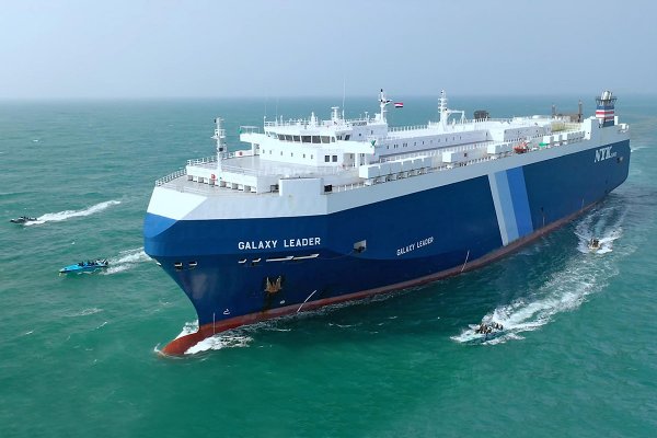 Rebelianci uwolnili porwaną przed ponad rokiem załogę statku Galaxy Leader