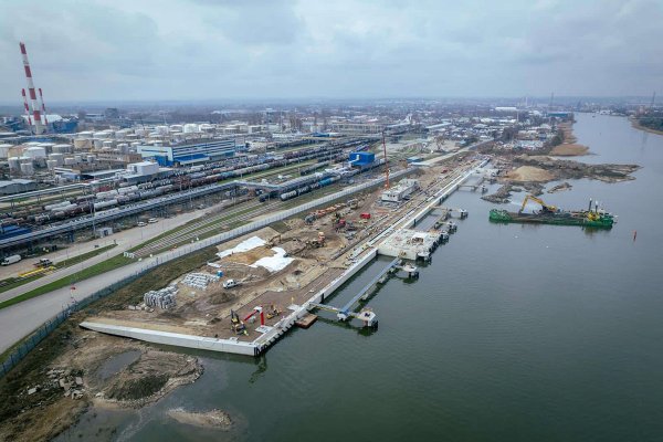 Gdańsk: Intensywne prace na budowie Morskiego Terminala Przeładunkowego