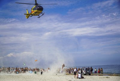 Śmigłowce LPR nad nadmorskimi plażami. Policja apeluje!