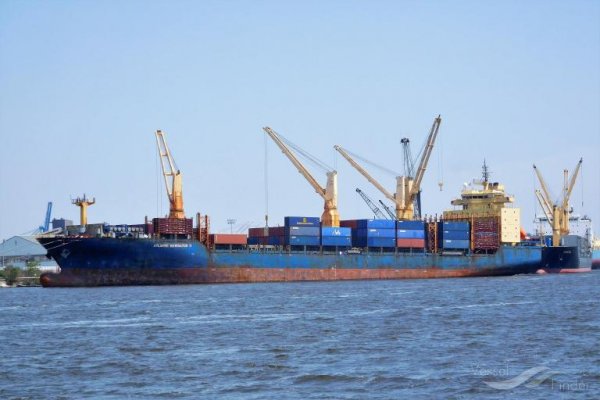 Statek wielozadaniowy zatrzymany w Rostocku miał przewozić z Rosji towary objęte sankcj...