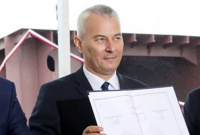 Piotr Redmerski był jedną z trzech osób, które podpisały dokument związany z położeniem, 23 czerwca 2018 r., stępki niedoszłego promu dla PŻB, który miał być budowany przez MSR Gryfia w Stoczni Szczecińskiej (Szczecińskim Parku Przemysłowym). Piotr Redmerski ponownie prezesem Polskiej Żeglugi Bałtyckiej