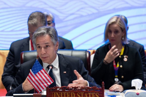 Laos: Blinken zaniepokojony chińskimi prowokacjami wokół Tajwanu i wsparciem dla Rosji...