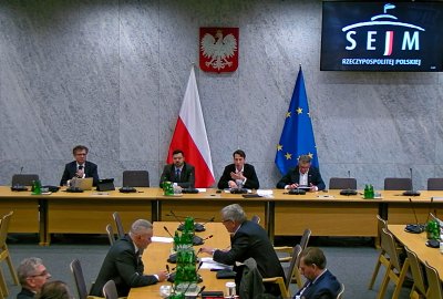 W Sejmie rozmawiano dzisiaj o rybołówstwie i o morskich farmach wiatrowy...