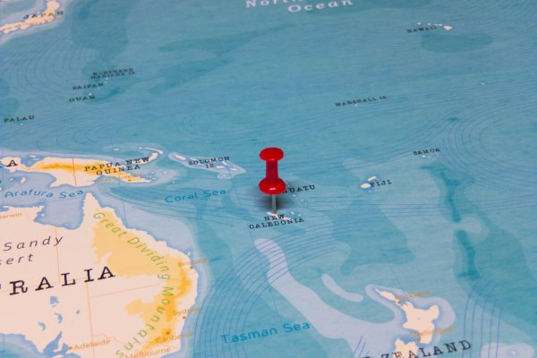 Prezydent Macron uda się do wciąż niespokojnej Nowej Kaledonii