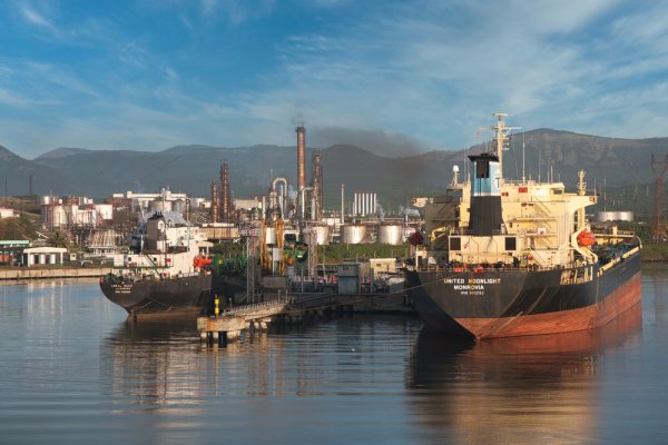 Meksyk zwiększył dostawy ropy na Kubę mimo ryzyka amerykańskich sankcji