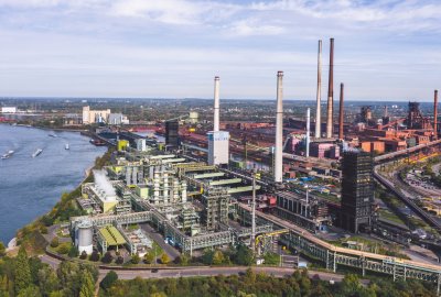 Należąca do spółki Thyssenkrupp Steel huta Mannesmann w Duisburgu, w której udziały mają zostać sprzedane. Fot.: shutterstock Thyssenkrupp likwiduje 11 tysięcy miejsc pracy