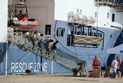 UE: Przynajmniej 117 osób stanęło przed sądem za pomoc migrantom