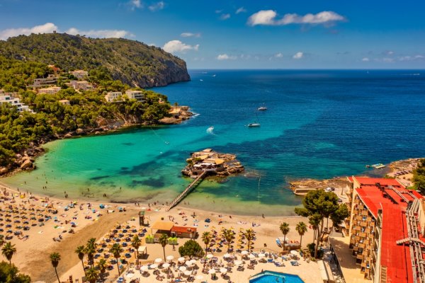 Hiszpania: Mieszkańcy Majorki protestują na plażach przeciw masowemu napływowi turystów...