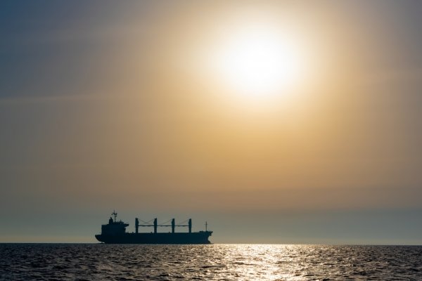 Uszkodzony statek z ładunkiem wybuchowym nie wpłynął na Bałtyk