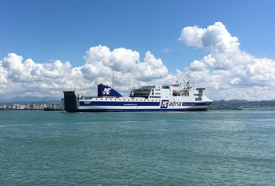 Jeden z promów należących do Adria Ferries (Fot.: Wikipedia) Śmiertelne potrącenie na promie w Grecji