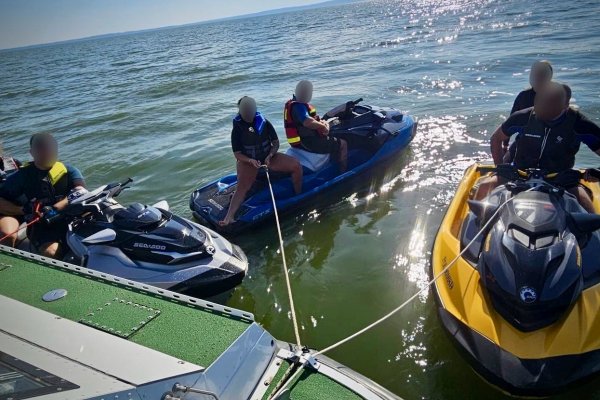 Na skuterach wpłynęli w zamkniętą strefę i przekroczyli granicę z Rosją