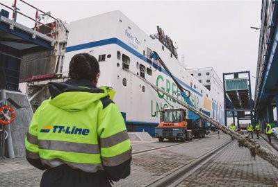 Fot. materiały prasowe TT-Line Świnoujście: Udane przygotowania do zasilania z lądu promu TT-Line Peter Pan