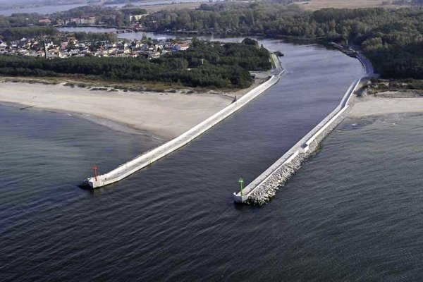 Trwają prace konserwacyjne w porcie Dziwnów