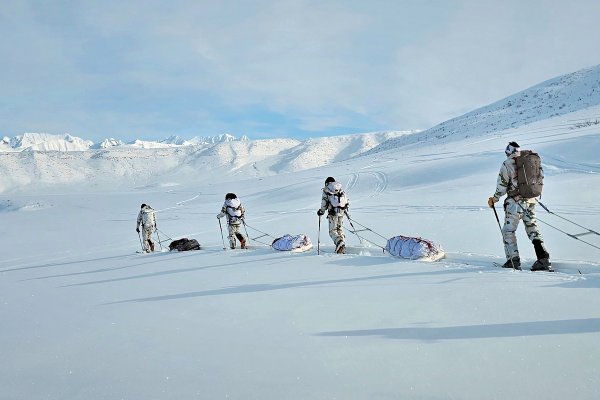 Francuzi ćwiczyli w Arktyce walkę z… lodem i mrozem