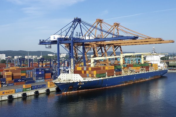 Ministerstwo infrastruktury monitoruje transakcję wykupu terminalu w Gdyni