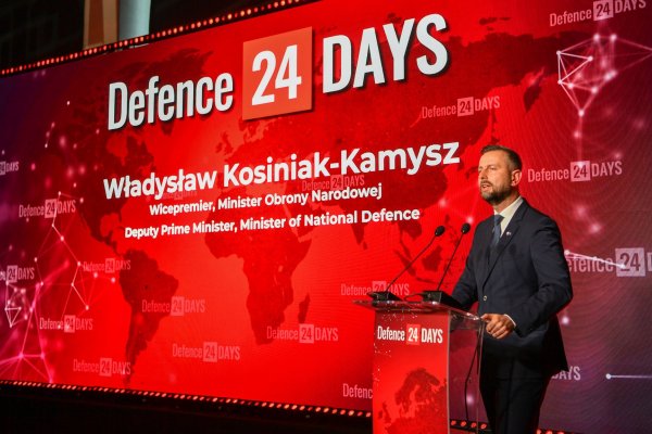 Szef MON: filarem bezpieczeństwa Polski są m.in. mądre wydatki na przemysł zbrojeniowy...
