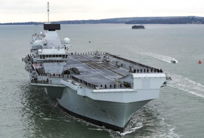 Lotniskowiec HMS Prince of Wales i jego myśliwce pod komendą NATO