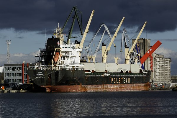 Firmy żeglugowe wstrzymują połączenia do USA