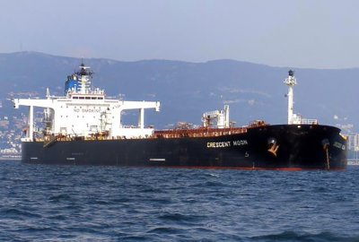 Rosyjski tankowiec objęty sankcjami osiadł na mieliźnie w Kanale Sueskim...