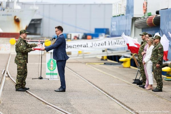 Marszałek Sejmu przekazał flagę państwową Morskiemu Oddziałowi Straży Granicznej