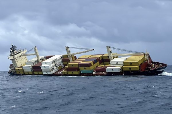 Rozpoczęło usuwanie paliwa z wraku kontenerowca MSC Elsa 3