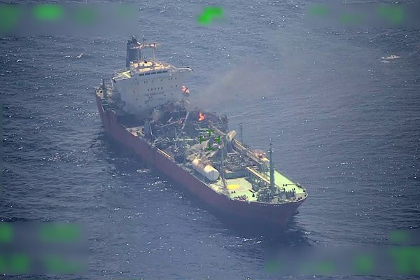 U wybrzeży Jemenu płonie gazowiec MV Falcon