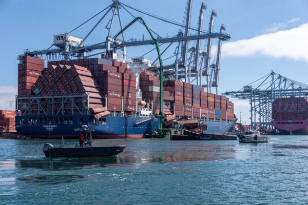 W porcie Long Beach w USA zakończono wydobycie zatopionych kontenerów