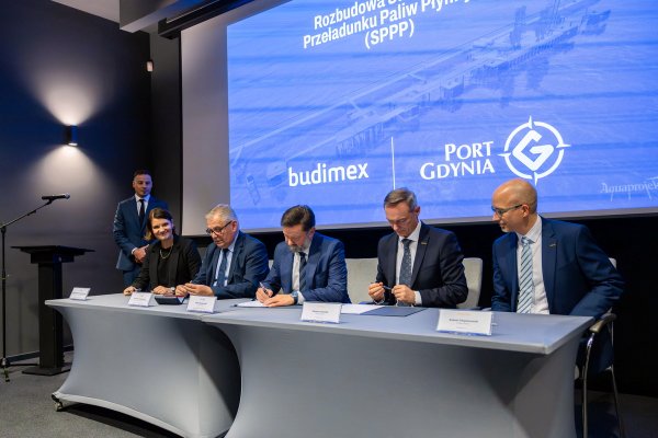 Port Gdynia z umową na rozbudowę Stanowiska Przeładunku Paliw Płynnych