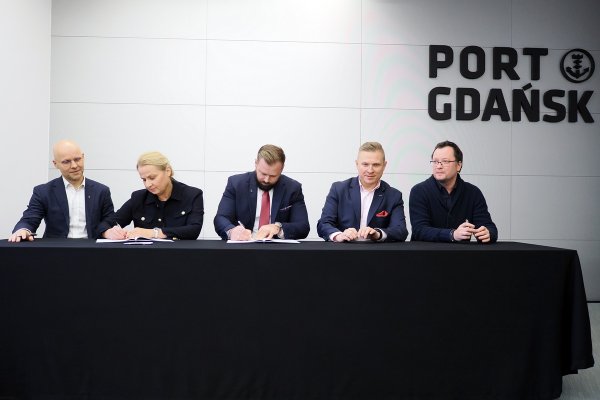 PLK i Port Gdańsk zwiększą dostęp kolejowy do terminali głębokowodnych