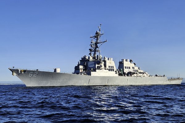 Iran: Amerykański okręt wojenny zmuszony do zmiany kursu