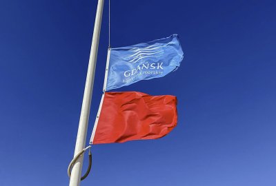 Czerwone flagi na nadmorskich kąpieliskach