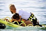 Psia drużyna pomaga ratownikom na hiszpańskiej plaży