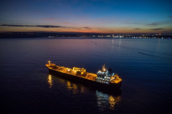 Tankowiec z rosyjskiej floty cieni wznowił kurs w kierunku Kanału Sueskiego