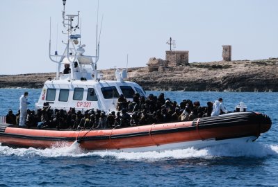 Kraje znad Morza Śródziemnego chcą zwalczać przemyt migrantów